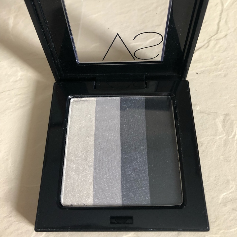 NWT Victoria’s Secret Eyeshadow Palette